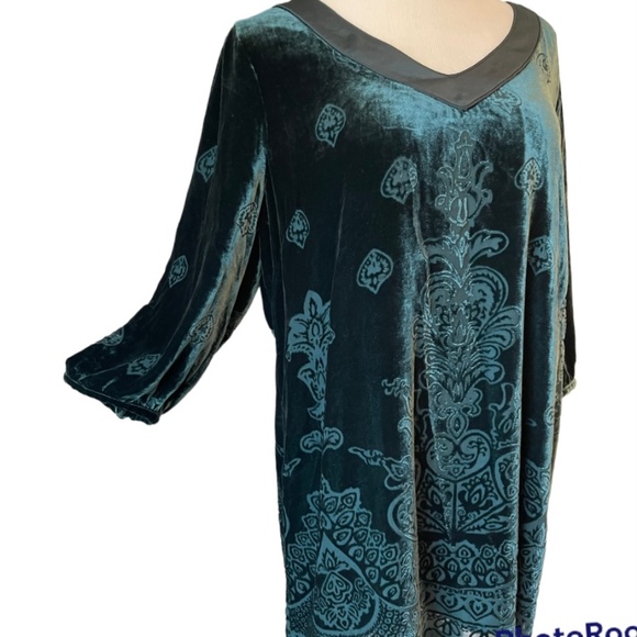Soft Surroundings Tops - BURNOUT VELVET TUNIC IN UNIQUE EMERALD GREEN